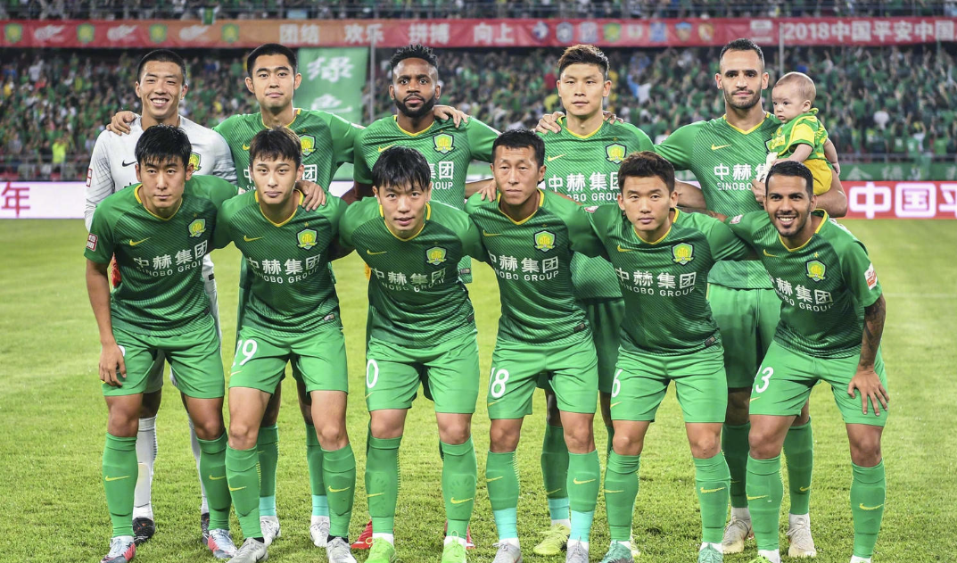 包含重庆斯威主场取得胜利继续领跑积分榜的词条