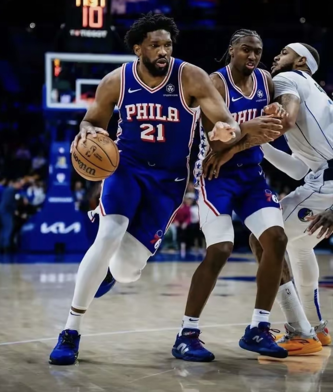 NBA东西擂台战角逐激烈球迷热血沸腾的简单介绍
