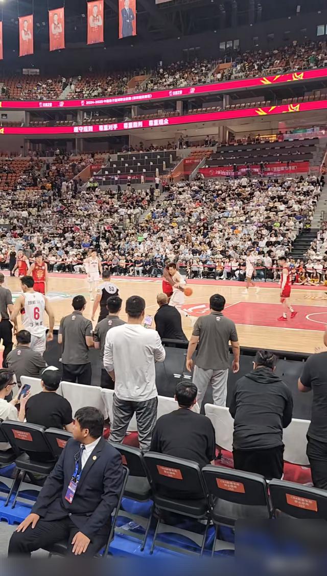 吉林男篮再次掀起热潮，夺得成功