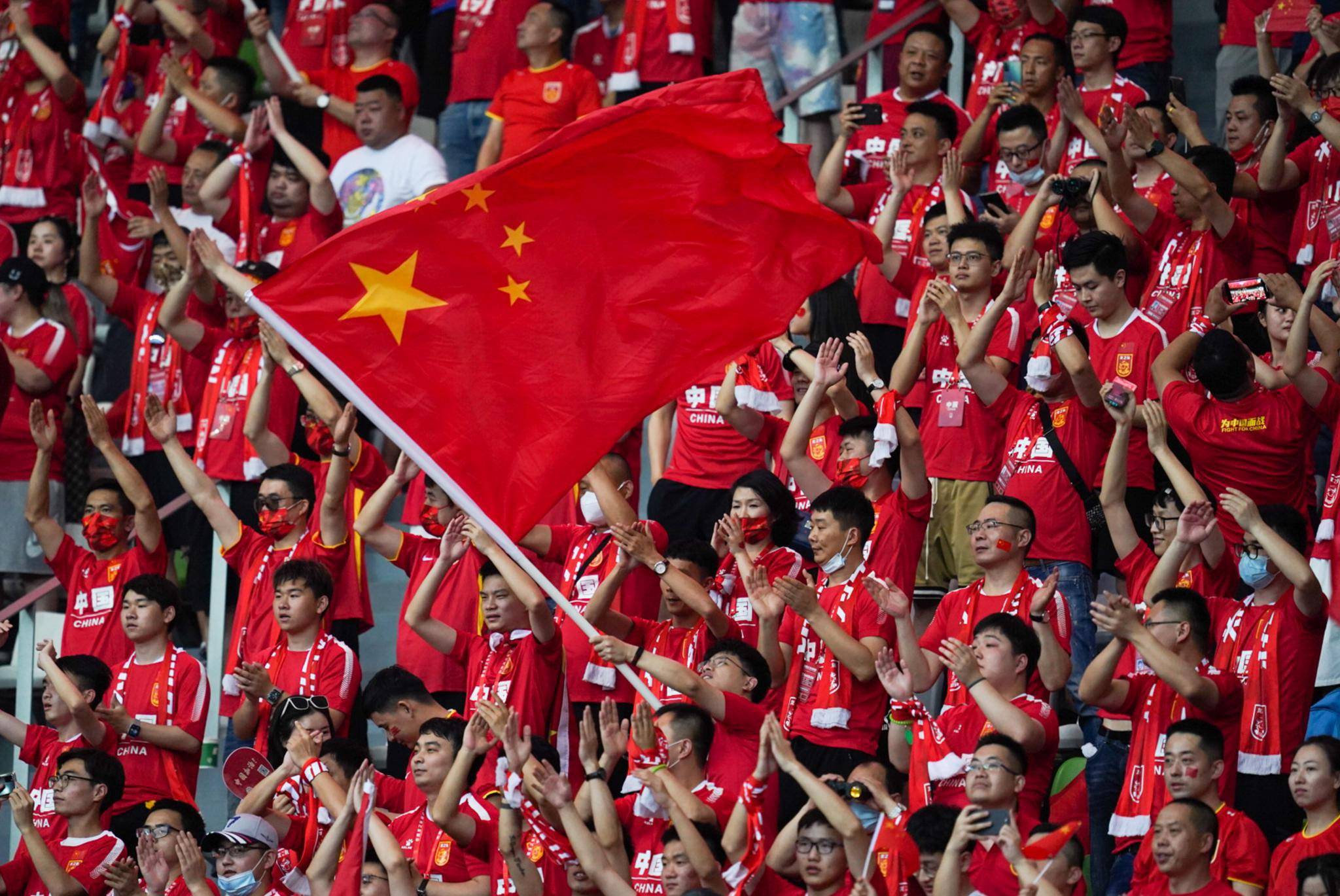 足球全国锦标赛角逐激烈精彩纷呈的简单介绍