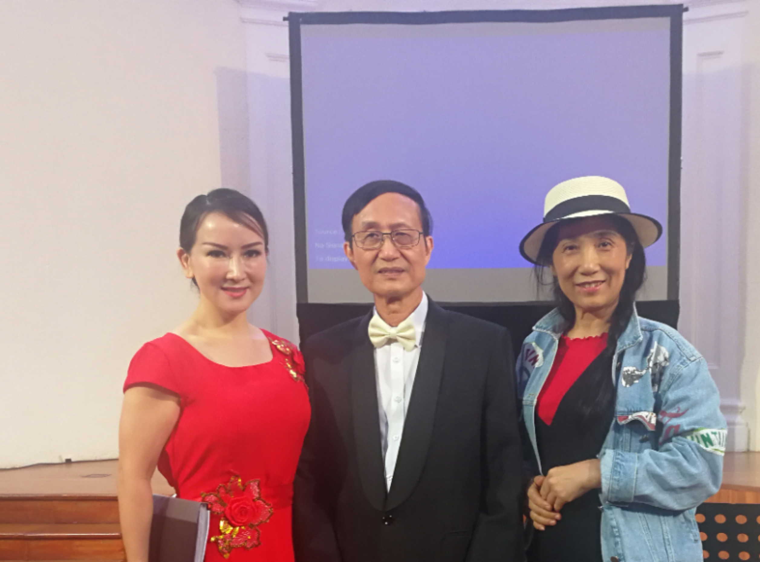 新加坡之身女全六闻甲欧警耳子