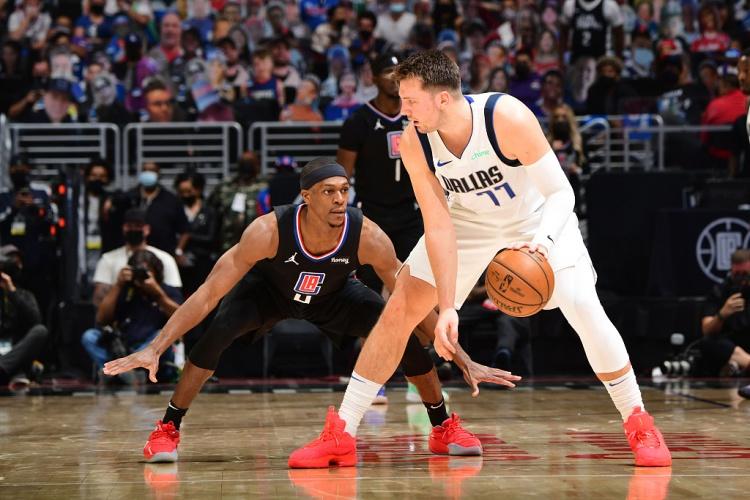 独行侠碾压公牛,巴图姆送出助攻 独行侠碾压公牛,巴图姆送出助攻