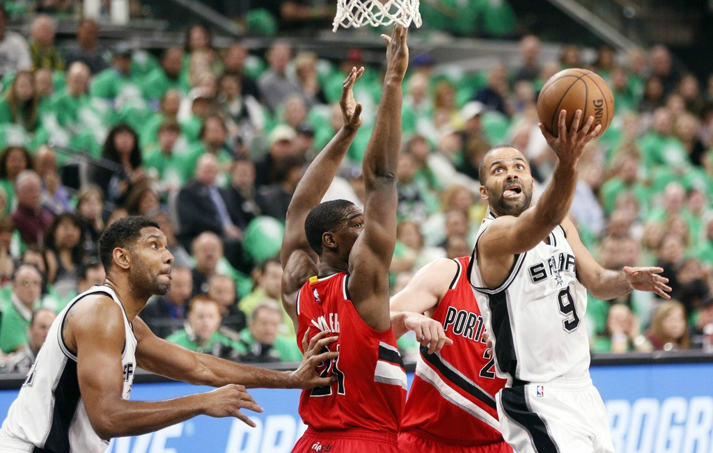 马刺客场力克公牛取得两连胜 马刺客场力克公牛取得两连胜