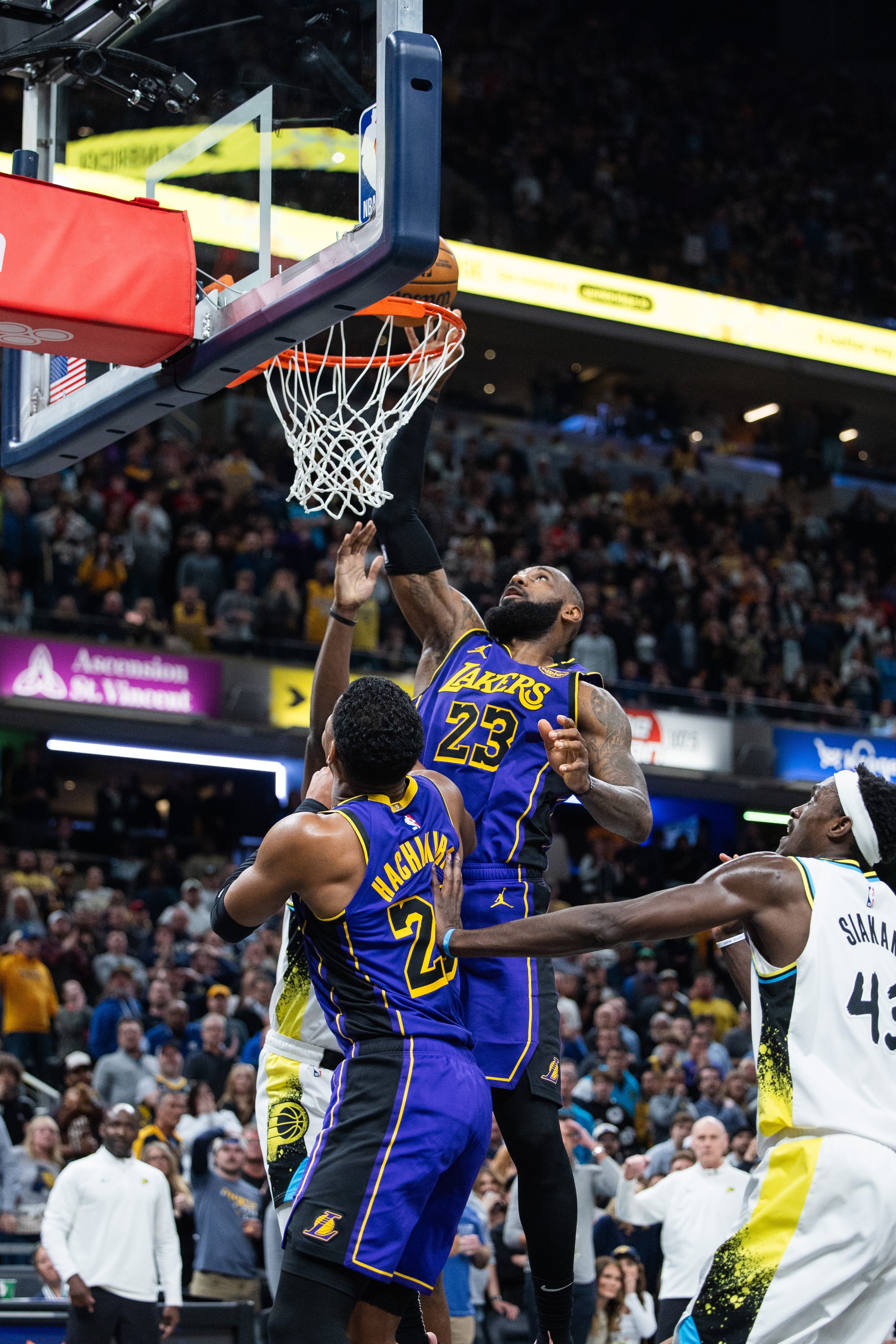 豪门对决!NBA上演世纪大战 豪门对决!NBA上演世纪大战