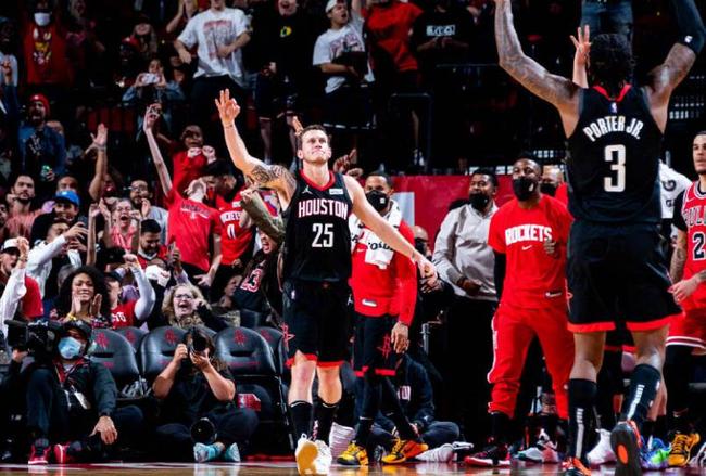 火箭轻取天津队,西亚卡姆状态火热 火箭轻取天津队,西亚卡姆状态火热